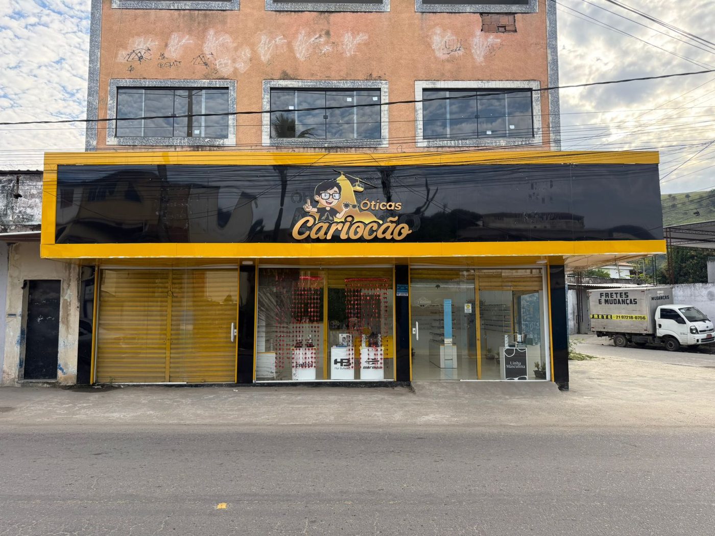 Fachada da Óticas Cariocão em Japeri